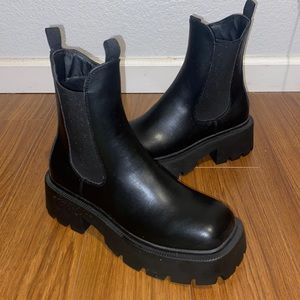 Black Chunky Chelsea Boots
